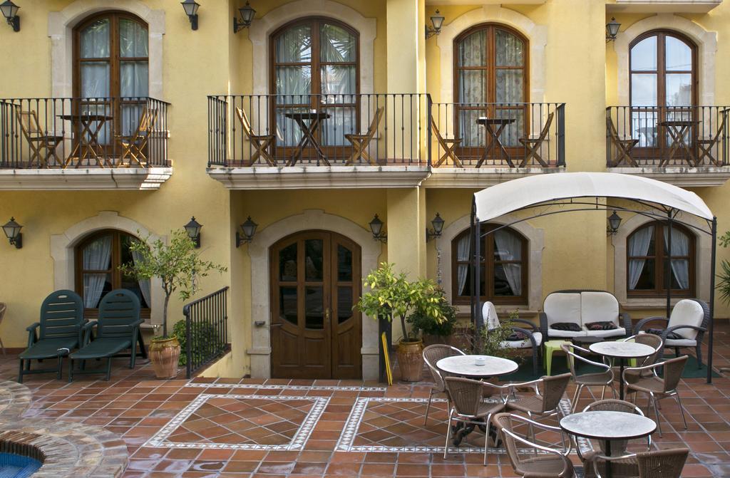 Hotel Restaurante La Masieta Creixell Esterno foto