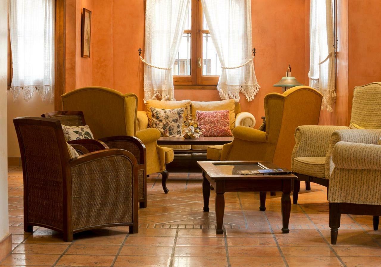 Hotel Restaurante La Masieta Creixell Esterno foto